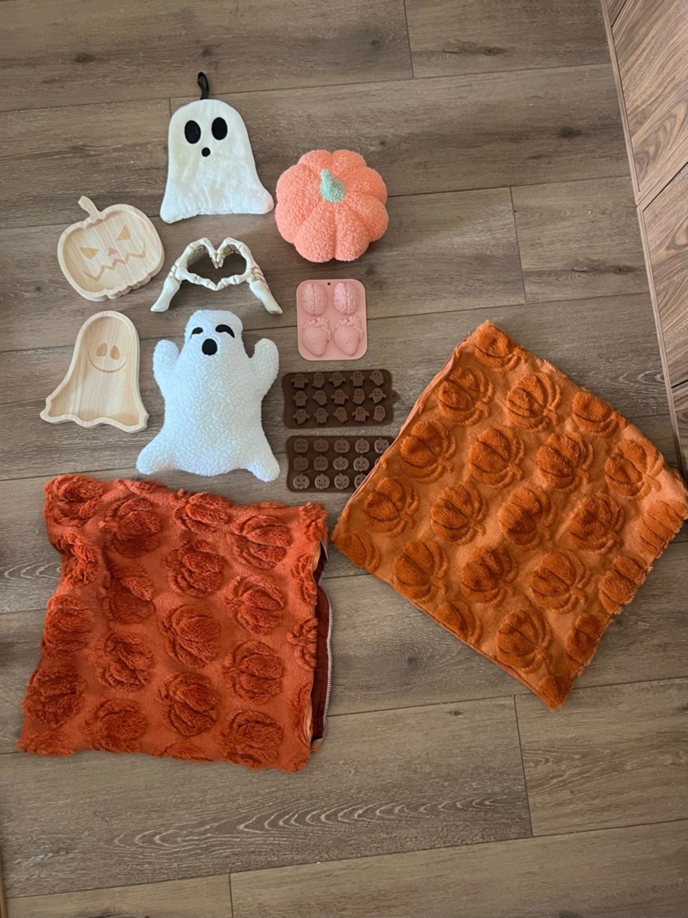 Assorted Halloween Decor